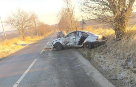 Accident pe drumul Dorohoi – Dumeni! O mașină s-a izbit într-un copac iar șoferul a plecat de la fața locului