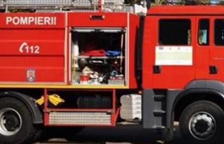 Incendiu la Vârfu Câmpului! Intervenție promptă a pompierilor dorohoieni