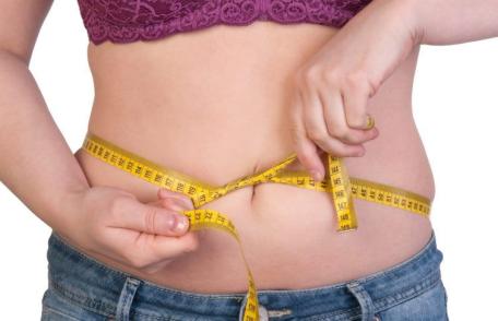 Încearcă băutura asta miraculoasă dacă vrei să scapi de burtă!