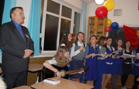 Şcoala Generalã Nr. 8 „Mihail Kogãlniceanu’’: Montaj literar-muzical și mini-concert la pian cu ocazia zilei de 1 Decembrie