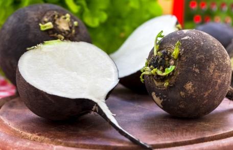 De ce e bine să mănânci ridiche neagră. Ce conţine leguma care opreşte tusea, cum se prepară siropul