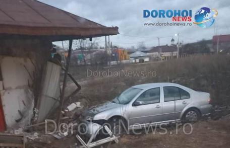 Accident la Dorohoi! O mașină s-a oprit în peretele unei case de pe strada Calea Plevnei - FOTO