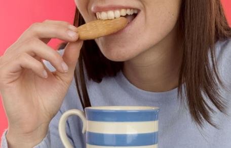 Momentul când o gustare poate să fie dăunătoare pentru sănătate