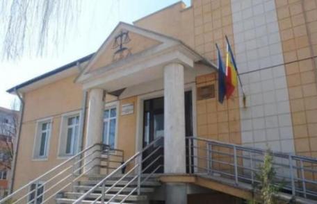 Tinerii care furau cabluri la Mihăileni lăsați în libertate în baza unui mandat emis de Judecătoria Dorohoi