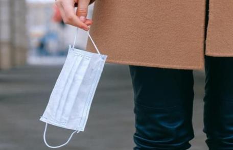 Italia renunță la obligativitatea purtării măștii în aer liber