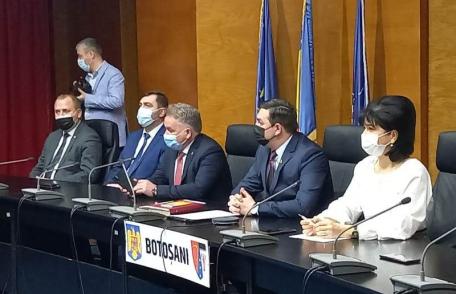 Noul prefect al județului Botoșani, Sorin Cornilă, a depus jurământul. Vezi cu cine va face echipă!