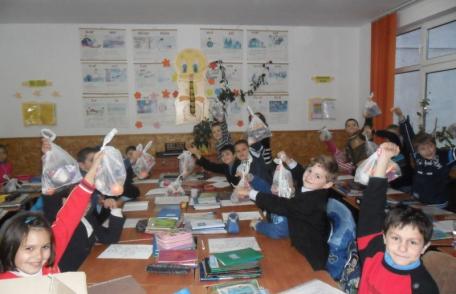 Solidaritate de Sfântul Nicolae la Şcoala ,,Mihail Sadoveanu” din Dumbrăviţa