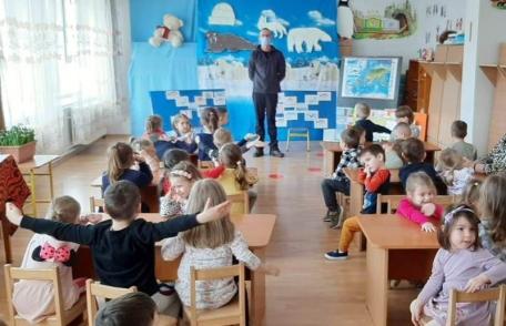 „Ei sunt ai noștri prieteni” activitate cu preșcolarii grupelor „Buburuzele” și „Piticii Voinicii” - FOTO