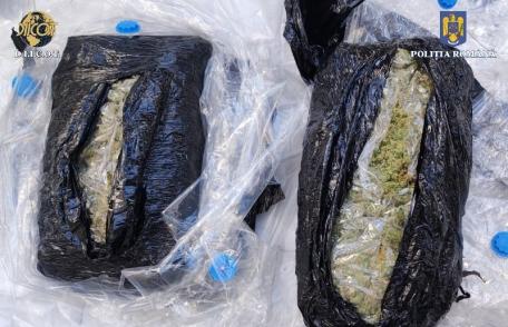 Doi bărbați arestați preventiv pentru trafic de droguri - FOTO
