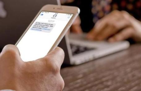 O nouă metodă de înșelătorie circulă pe WhatsApp. Ce scrie în mesaj