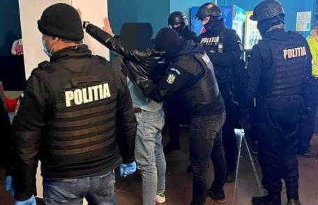 Acțiune a polițiștilor în zona cluburilor și a sălilor de jocuri de noroc - FOTO