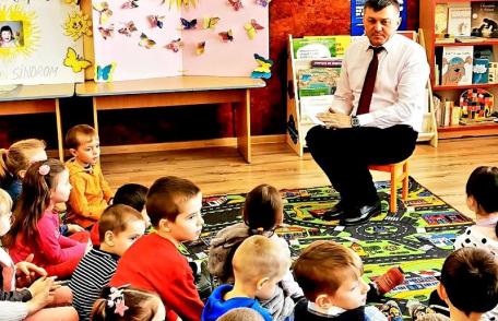 Activitatea „Citește-mi 100 de povești” desfășurată la Grădinița Dumbrăvița - FOTO