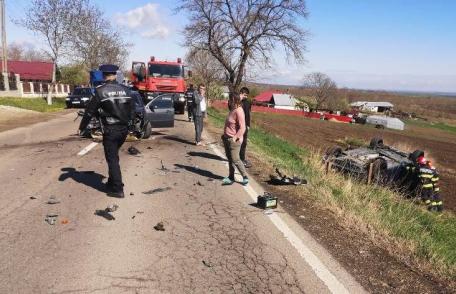 Accident la Văculești! O persoană a fost rănită după impactul dintre două mașini - FOTO