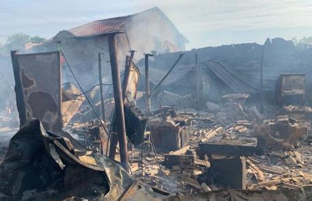 Două hale de producție, un magazin, un depozit de deșeuri și o locuință mistuite de foc la Concești