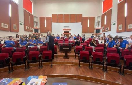 Voluntariatul în context European, activitate cu multă energie la Colegiul Național „Grigore Ghica” din Dorohoi - FOTO