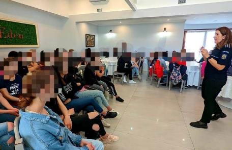 Sesiune de informare la Dorohoi susținută de polițiștii botoșăneni pe tema disparițiilor de minori - FOTO