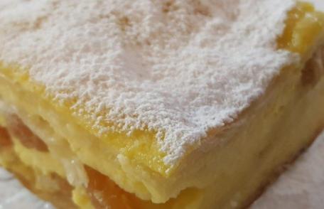 Plăcintă cu lapte, iaurt și stafide!