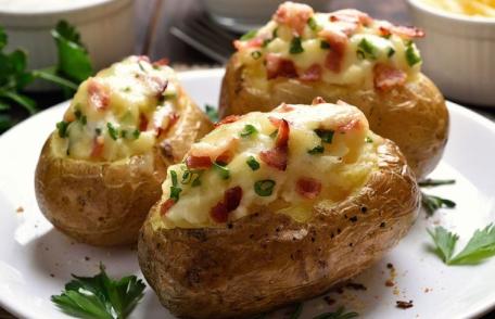 Cartofi umpluți cu bacon și cașcaval