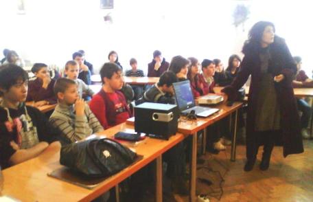 Școala nr.7: „Violența în copilărie și adolescență – o alegere greșită”