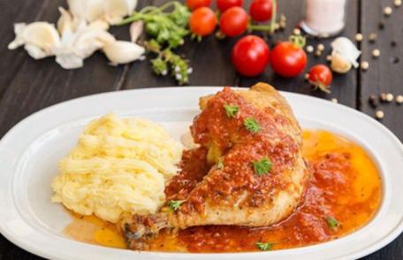 Pui cu roșii la cuptor