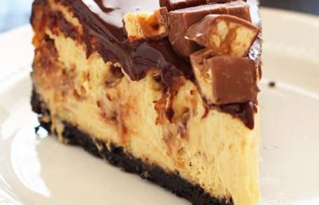 Cheesecake cu Snickers