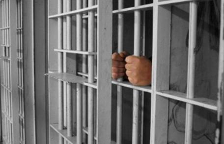 Condamnat la trei ani de închisoare pentru violență în familie