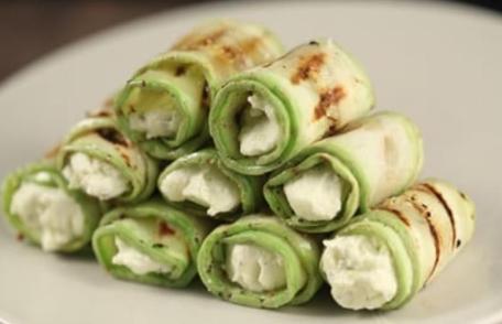 Rulouri de dovlecei cu caș la cuptor