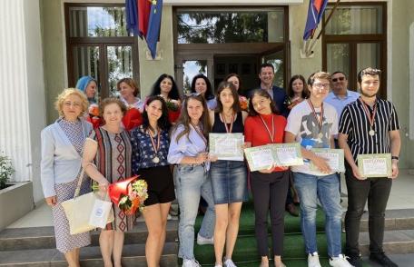 Rezultate marcante obținute de elevi din Dorohoi la Olimpiada națională „Tinerii dezbat” - FOTO