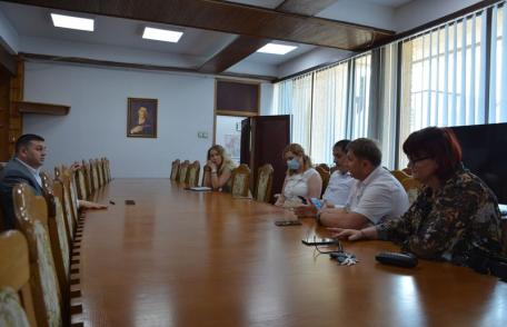 Prefectul a organizat o ședință de evaluare și prezentare a măsurilor necesare pentru gestionarea epidemiei de COVID-19