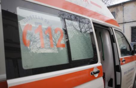 Mâna unei fetiţe de doi ani prinsă într-o maşina de tocat carne, scoasă de pompieri