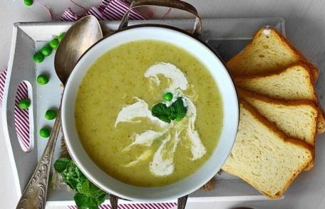 Supă rece de mazăre cu mentă