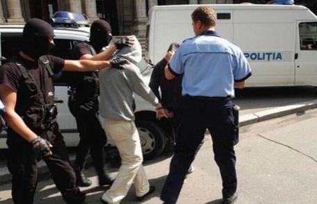 Doi tineri reținuți după ce au făcut scandal și s-au lovit reciproc cauzându-și leziuni fizice