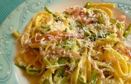 Tagliatelle cu ragout de dovlecei