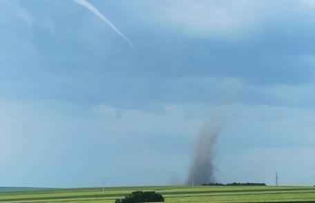 Nor-pâlnie și început de tornadă observate în județul Botoșani - FOTO