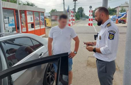 Prietenul i-a facilitat obținerea unui permis de conducere fals și s-a ales cu dosar penal
