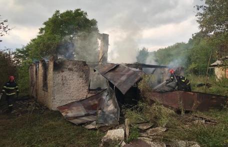 Bărbat de 44 de ani mort într-un incendiu care i-a mistuit locuința - FOTO
