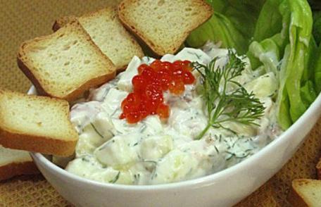 Salată de mere cu somon afumat