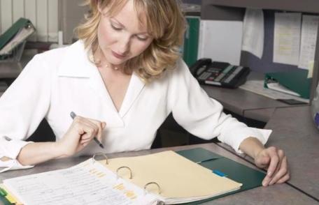 Noua lege a educației schimbă modul de acordare a gradațiilor de merit pentru profesori. „Acum nu ia cine merită, ia cine trebuie”