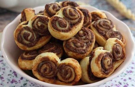 Palmieri din foietaj cu cremă de ciocolată