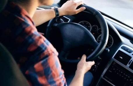 Tânăr oprit de polițiști pentru control, depistat băut la volan