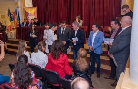 Mesajul unui om de afaceri către politicienii prezenți la „Gala Olimpicilor din Educație”: „Puterea exemplului este cea mai clară lecție”