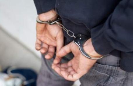 Bărbat reținut de polițiștii botoșăneni după ce a înjunghiat doi consăteni