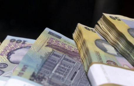 Tânără cercetată după ce a furat peste 40.000 lei de la doi bătrâni