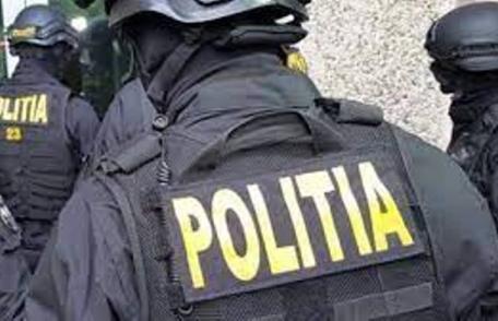 Percheziții efectuate la locuințele unor persoane bănuite de lovire și amenințare