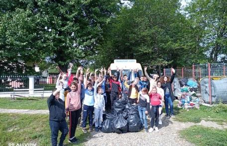 „Let`s do it Romania” în comuna George Enescu – Profesori și elevi, pentru planetă - FOTO