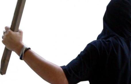 Tânăr arestat după ce a atacat și bătut un bărbat de 33 de ani