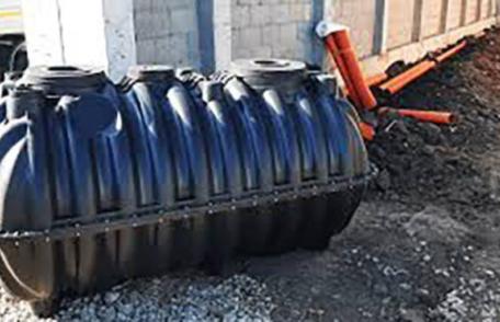 Românii care dețin fosă septică riscă amenzi de peste 5.000 de lei. Care este motivul