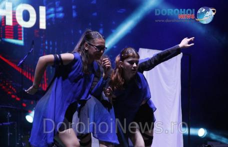 Muzica și dansul modern aduse de elevii Clubului Copiilor pe scena Zilelor Municipiului Dorohoi 2022 - FOTO