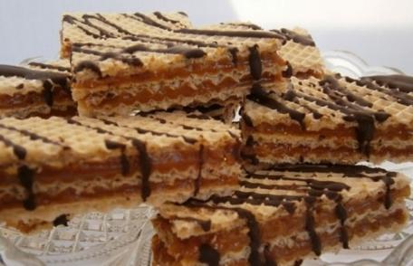 Prăjitură cu foi de napolitană