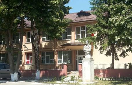 Școala Gimnazială Nr.1 Dorohoi angajează administrator patrimoniu, îngrijitor clădiri și bucătăreasă. Vezi detalii!